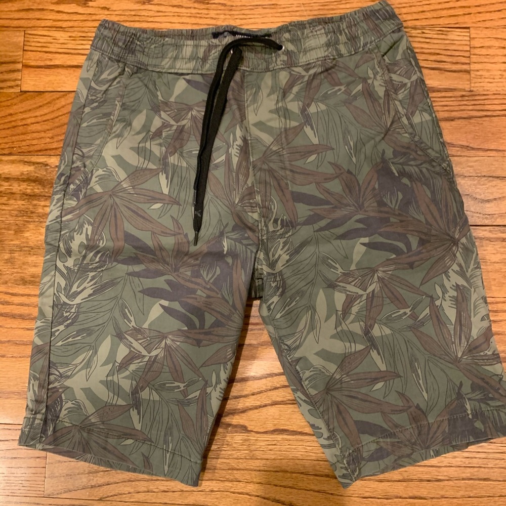 American Eagle Men’s Sz S Shorts